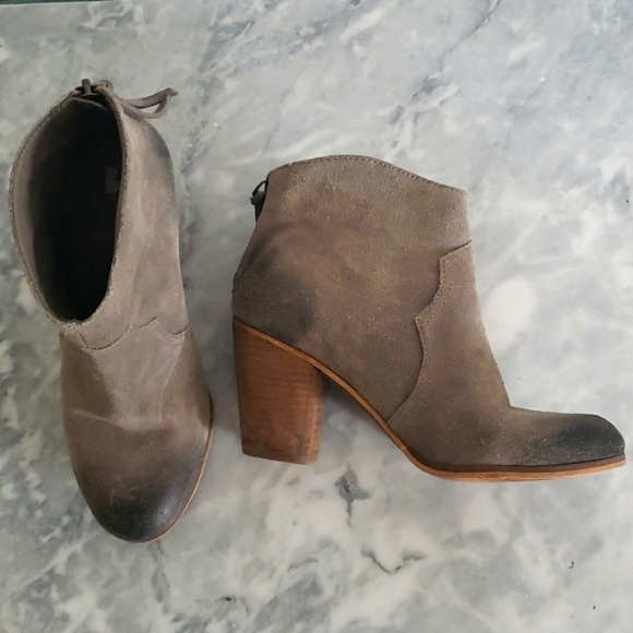 BP Leather Stacked Heel Distressed Western Style Bootie, Size 5.5 - Picture 11 of 11